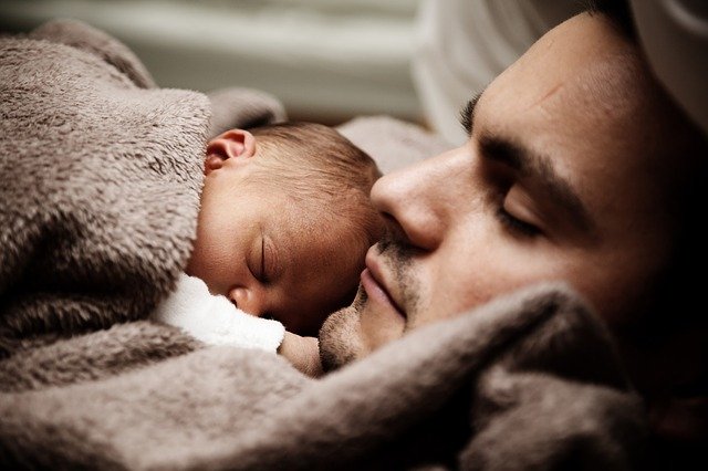 Hello dads, this is how you can support her to breastfeed