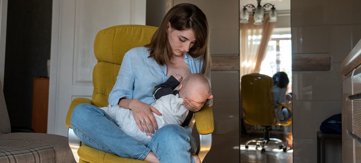 ‘Let’s make breastfeeding at work, work’, urge UN agencies
